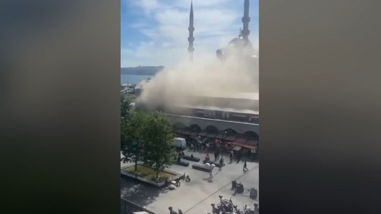Video: Nejznámější bazar Turecka zachvátil požár