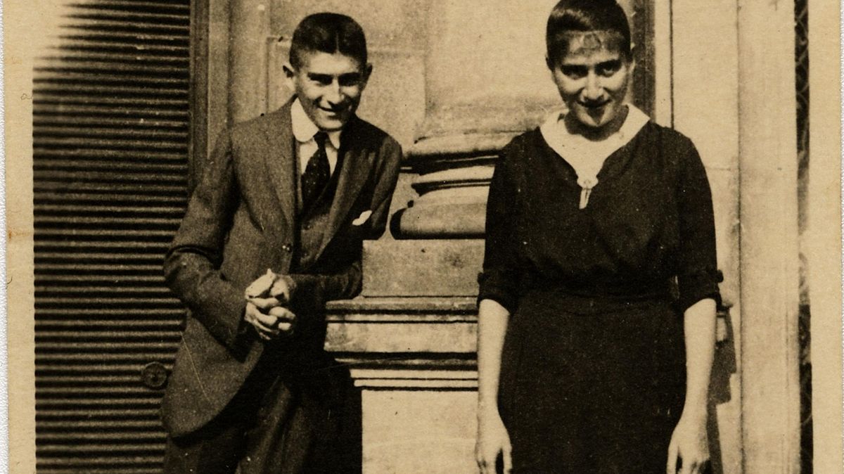 Obrazem: Kafka s úsměvem na tváři. Dětství i dům, kde psal, na fotografiích