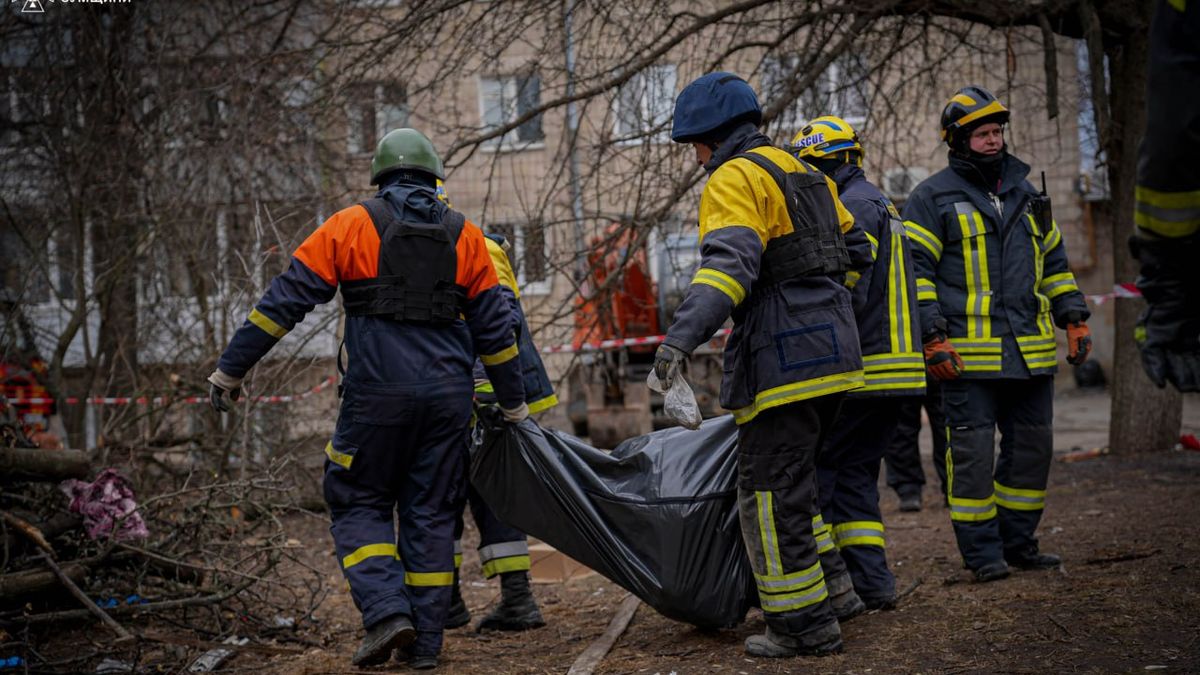 Dvě desítky mrtvých a asi 40 zraněných si vyžádaly ruské útoky na Ukrajinu