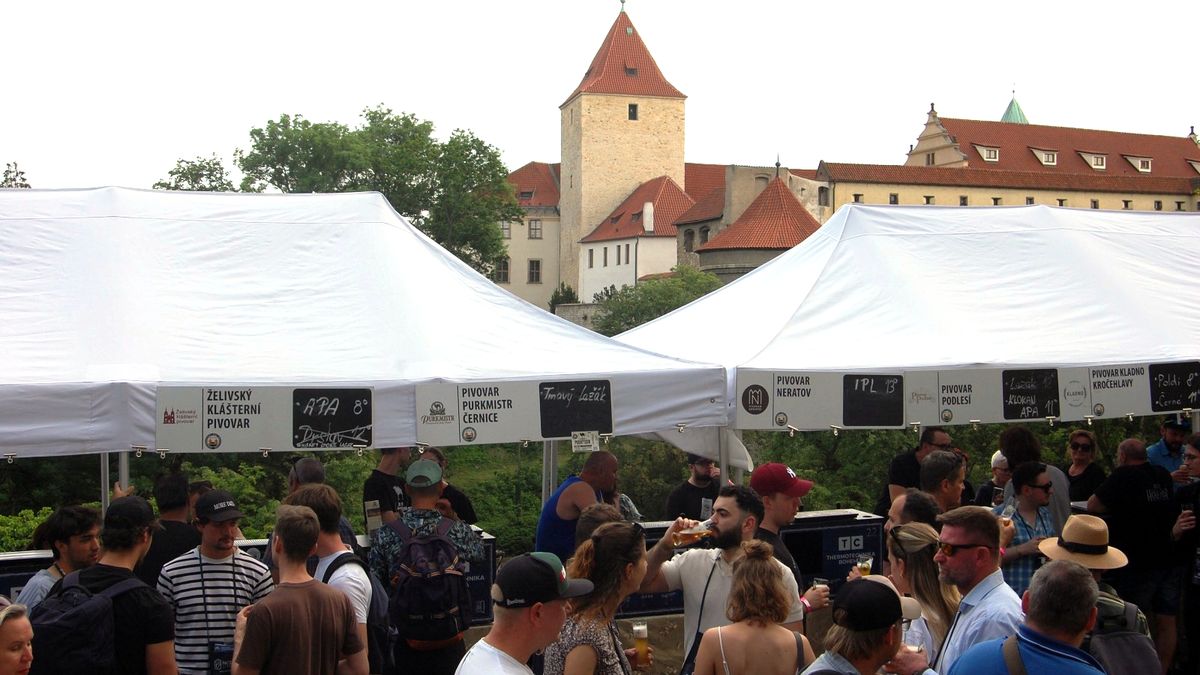 Pivo docházelo už v pět odpoledne. Jak Hrad hostil minipivovary