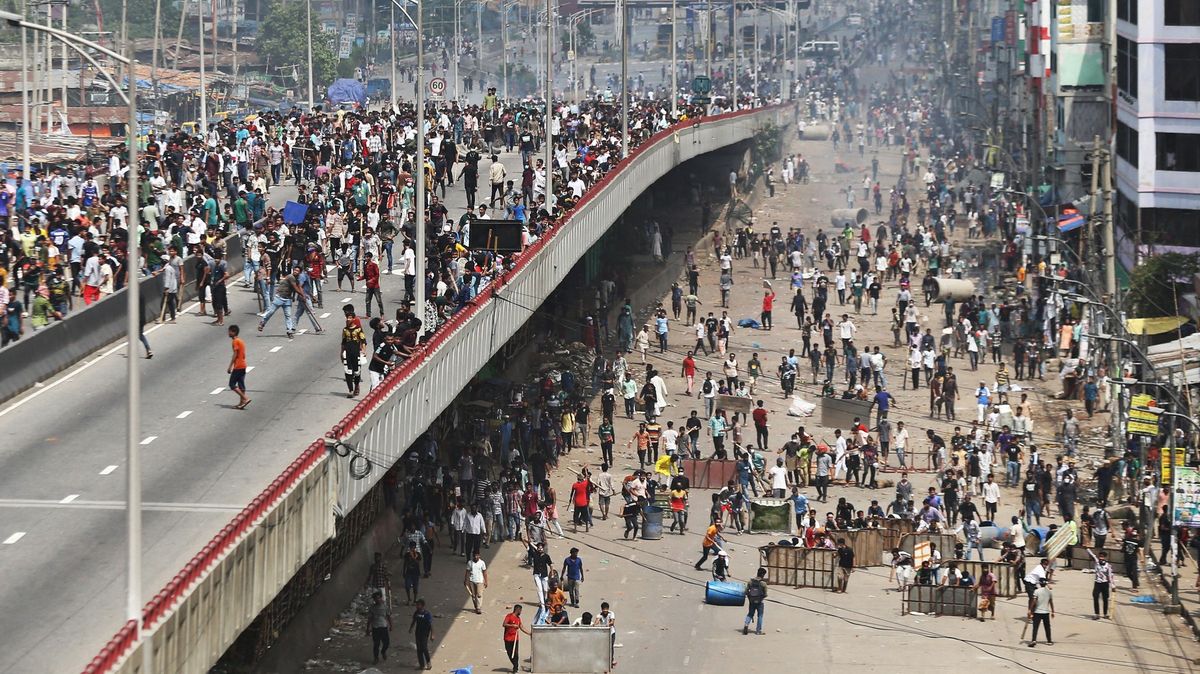 V Bangladéši platí zákaz vycházení, mrtvých při protestech je nejméně 110