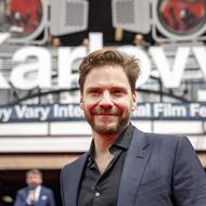 „Přes svůj mimořádný úspěch si dokázal uchovat chování člověka, který jako by právě začínal ve filmovém průmyslu,“ konstatoval moderátor Marek Eben.