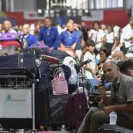 Libanon podle agentury Reuters momentálně opouští zejména lidé libanonského původu, kteří žijí v zahraničí, a do země přijeli na dovolenou. Kvůli rostoucímu napětí se rozhodli odjet dřív.