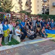 Na závěr se většina účastníků akce vyfotila. Účastnil se i bývalý velvyslanec v Rusku Petr Kolář (vlevo).