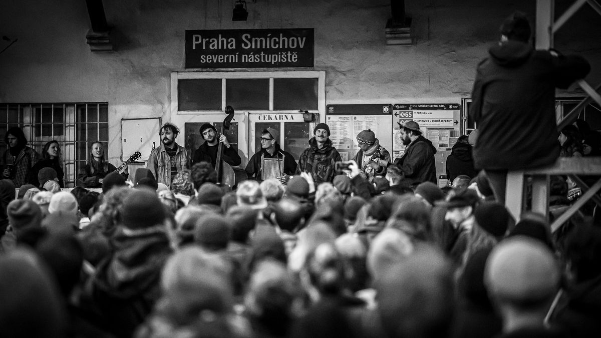 Český folk byl soundtrack k revoluci. Jak zní teď?