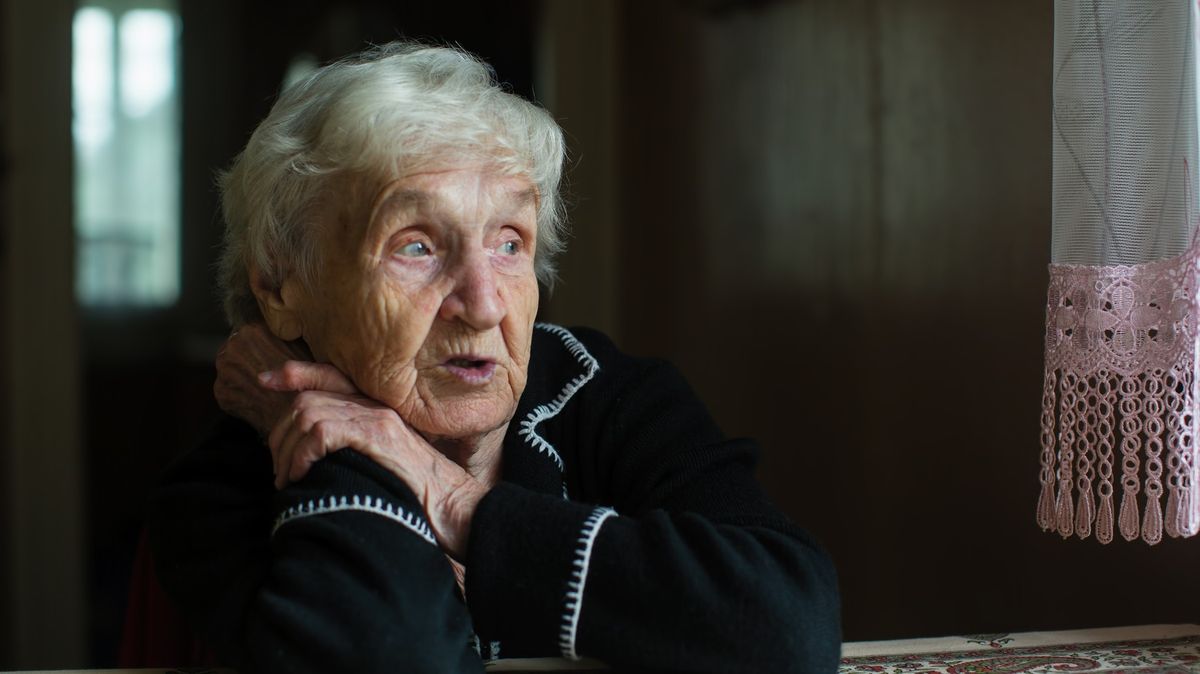 Promořené domovy důchodců. Velké ústavy mají zmizet. Co bude s péčí o seniory?