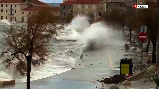 Video: Pobřeží Chorvatska zasáhla silná zimní bouře