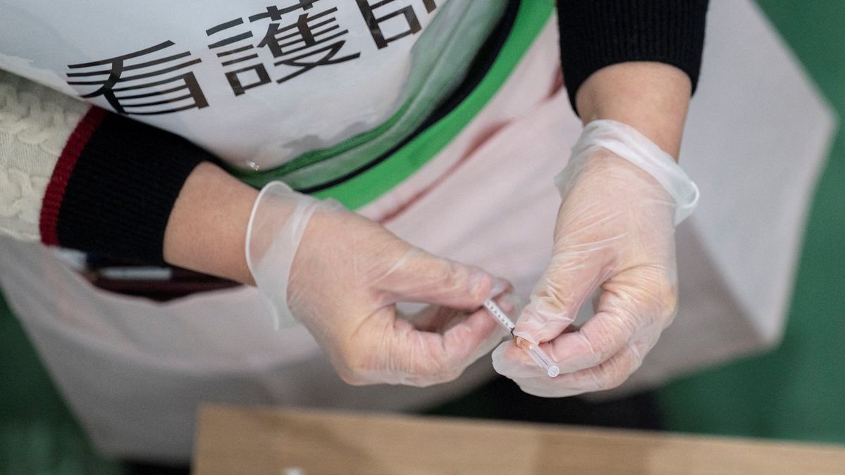 Injekční stříkačky – Japonsko 1:0. Miliony dávek vakcín jsou na odpis