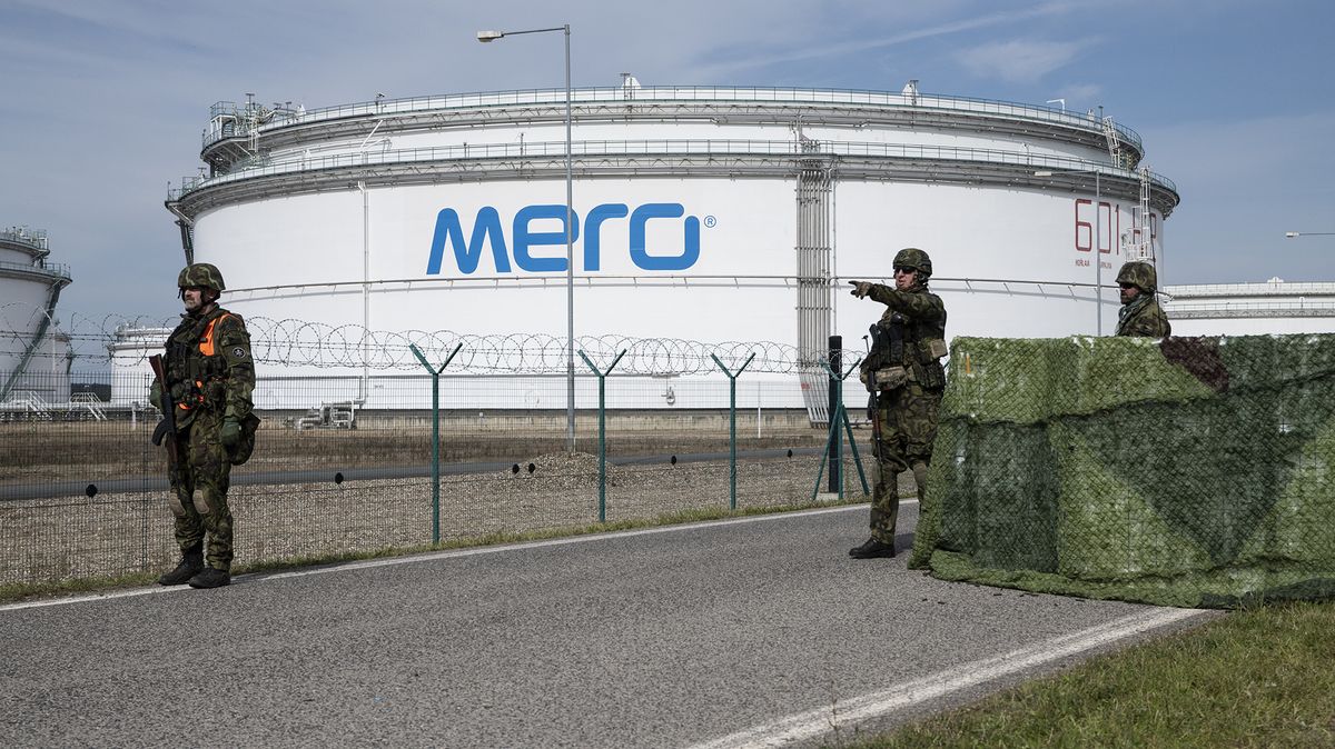 Česko nakoupí ropu do nouzových zásob za miliardu korun