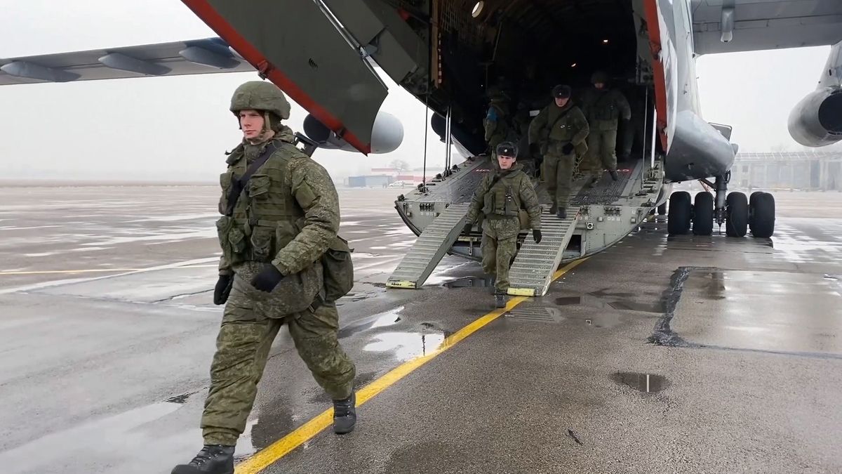 Do Ruska se vrací letadla s „mírotvůrci“ z Kazachstánu