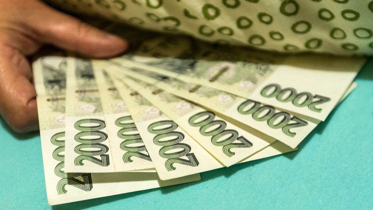 Nastal obrat. Mzdy Čechů budou letos kvůli růstu cen reálně klesat