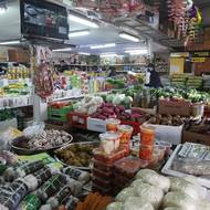 Dnešní návštěva představuje rychlý pohled do východoasijské komunity, kterou tvořilo v době sametové revoluce v roce 1989 v celém tehdejším Československu 40 tisíc lidí, dnes už jich je jen v Česku 80 tisíc.