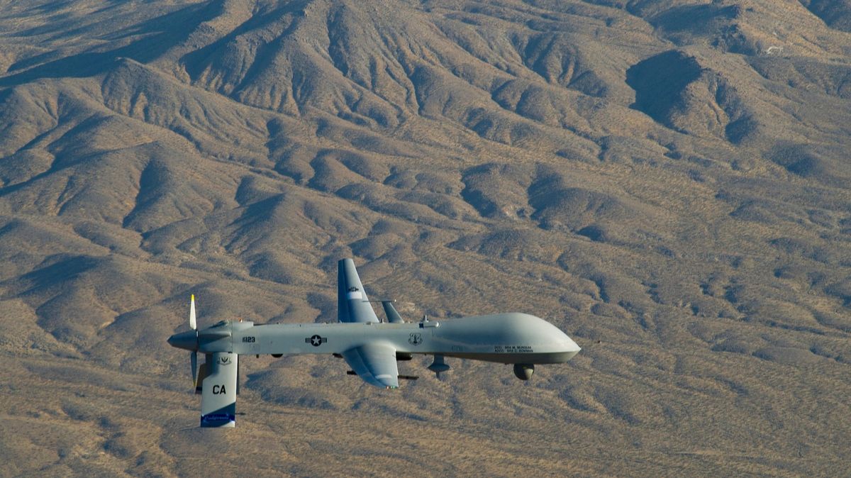 Americký dron zabil vůdce IS v Sýrii. Zasáhl ho při jízdě na motorce