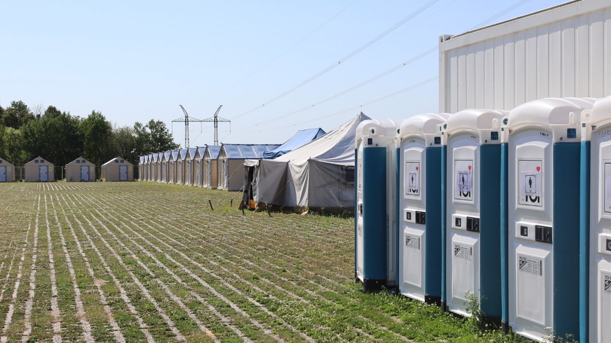 Stanové tábory pro uprchlíky jsou prázdné, zatím vyšly na miliony korun