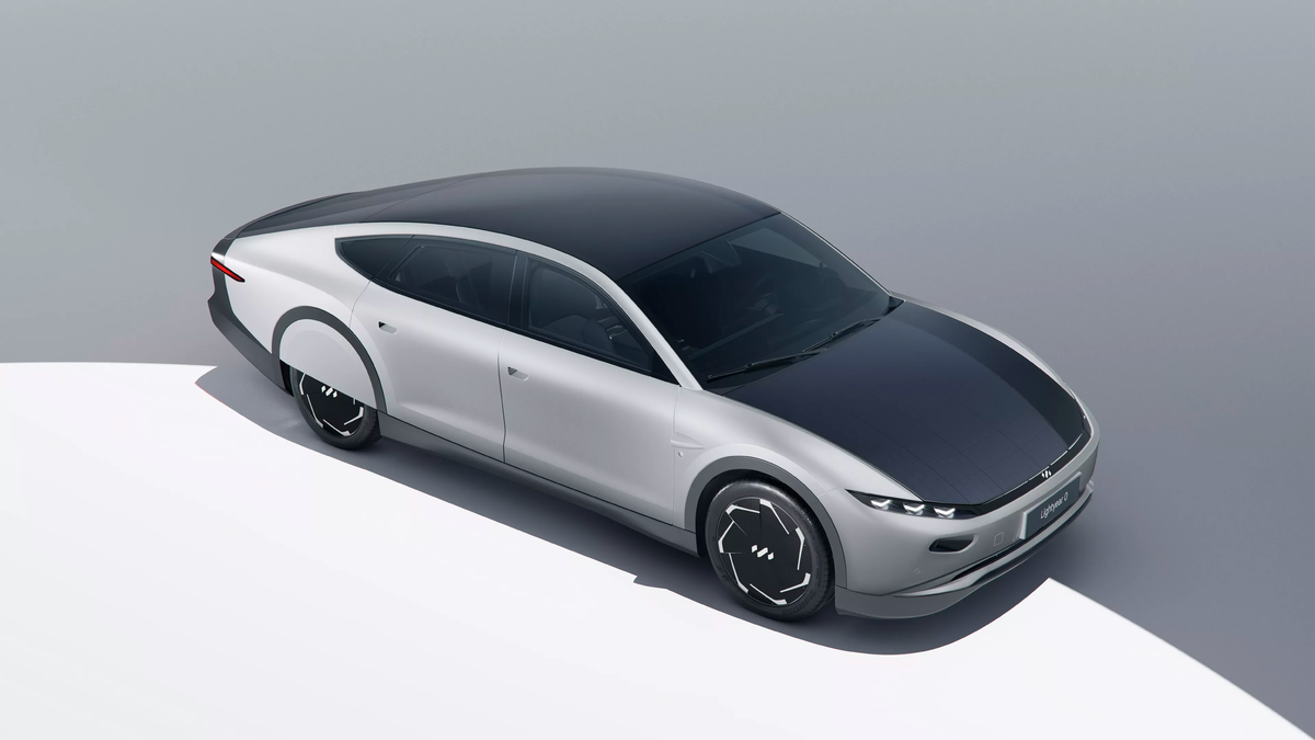 L’entreprise promet une voiture auto-rechargeable.  Comment ça marche?