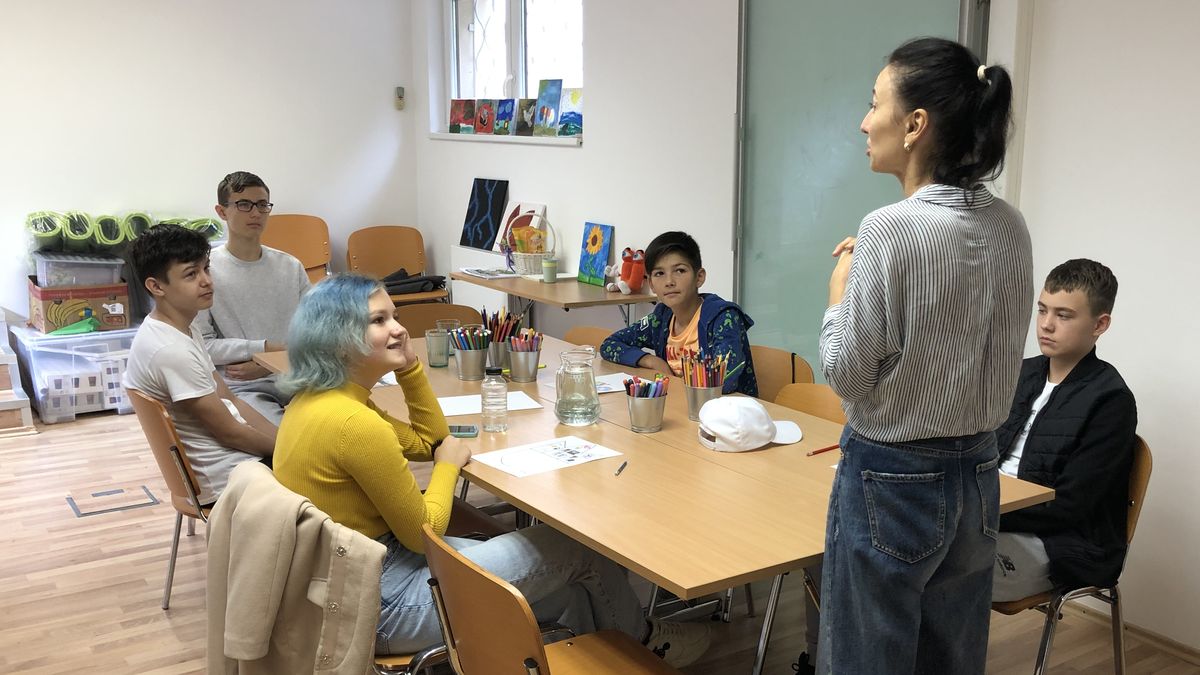 Громадський центр у Празі надає українцям багатопрофільну допомогу
