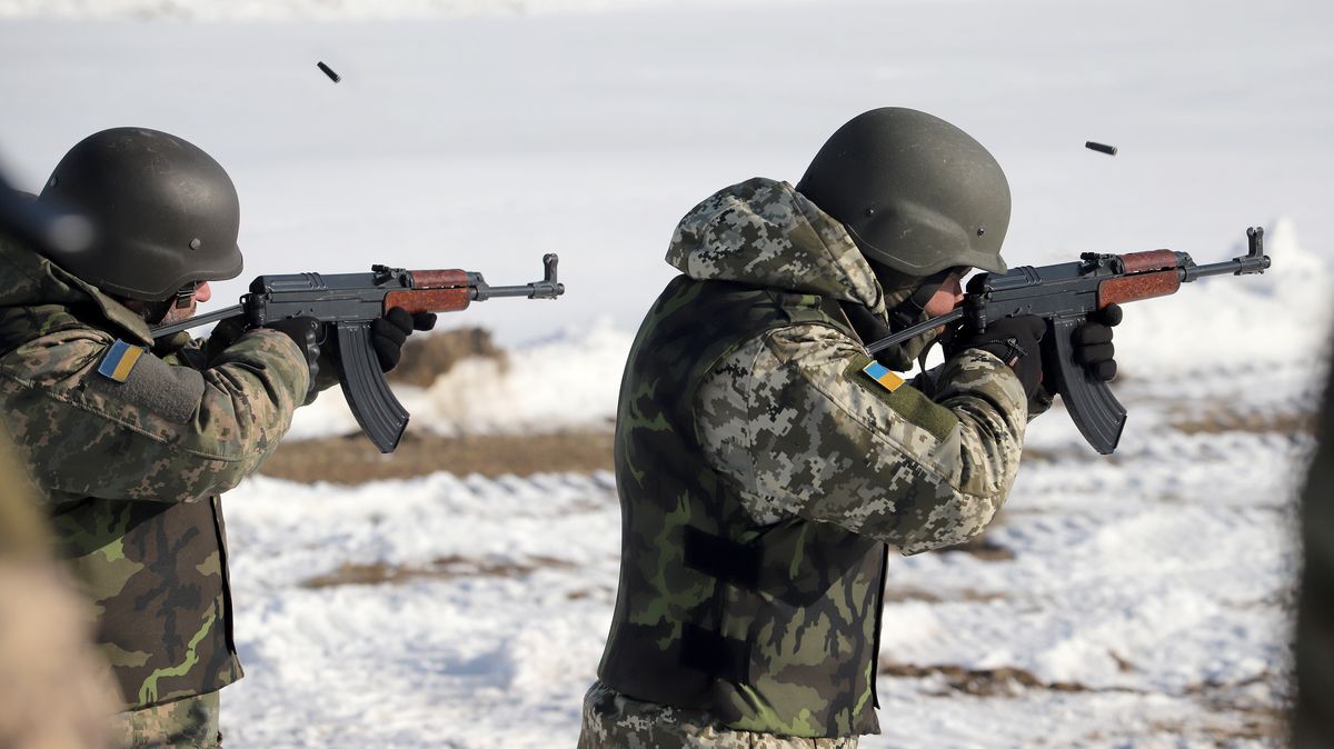 «Одразу вирушать на фронт». Як українці проходять військові навчання у Чехії