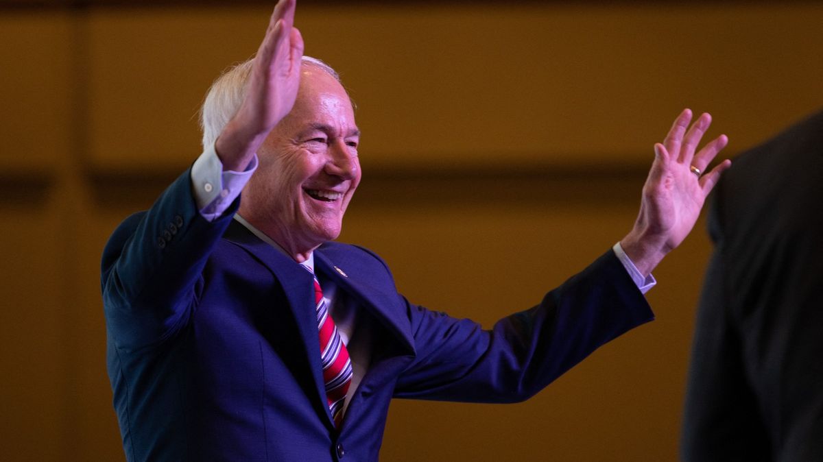 Trumpův rival Hutchinson oznámil kandidaturu na prezidenta USA