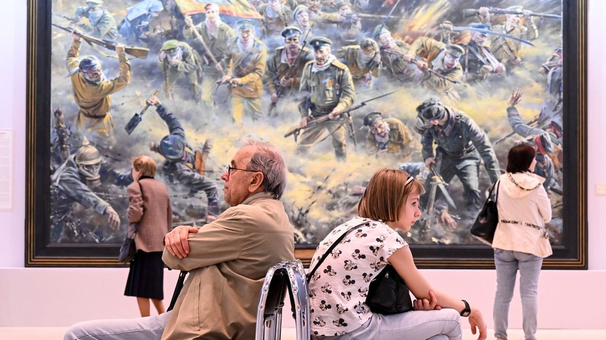 „Jsme Rusové, Bůh je s námi.“ Fotky z výstavy namalované na míru Kremlu