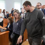 Vynesení verdiktu si přišel vyslechnout i bratr Jána Kuciaka. Po vynesení zprošťujícího verdiktu nad Kočnerem příbuzní novináře i jeho rovněž zavražděné snoubenky Martiny Kušnírové rychle od soudu odešli. 