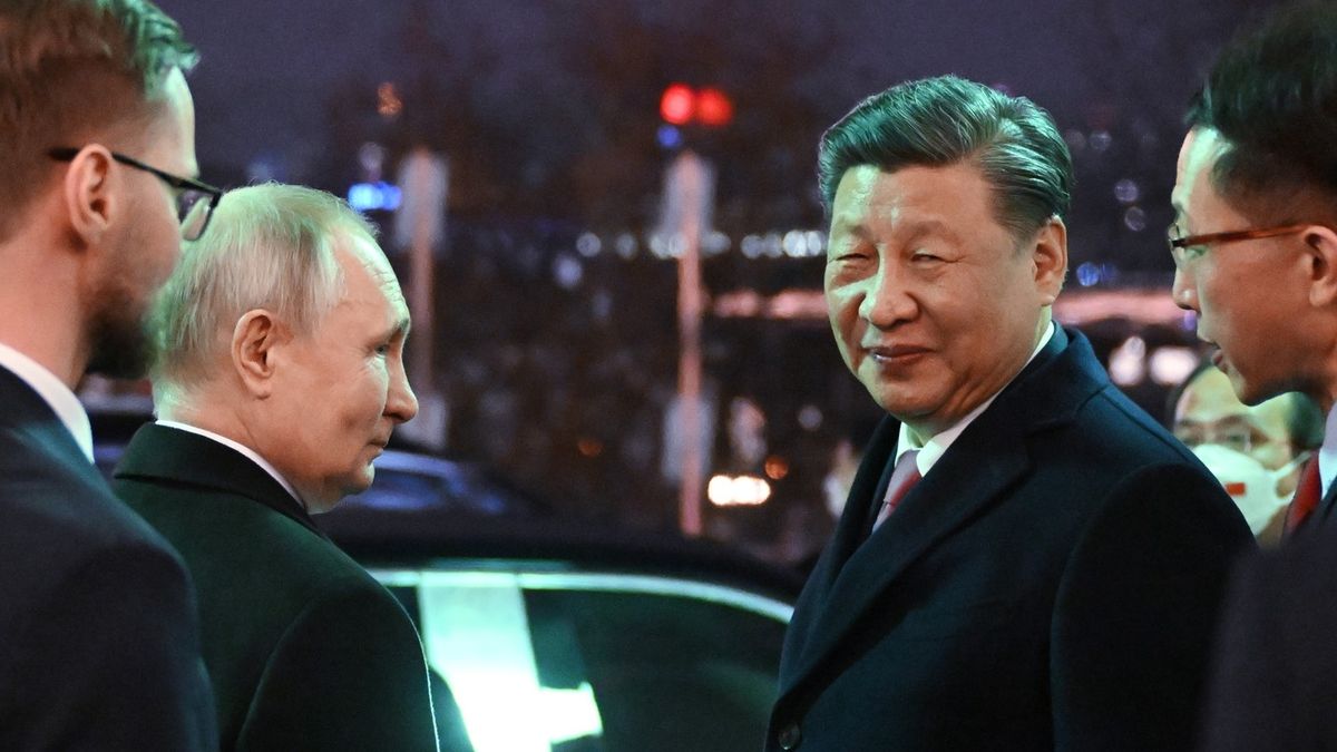 Komentář: Čína chce šéfovat planetě. Putina řídí už teď