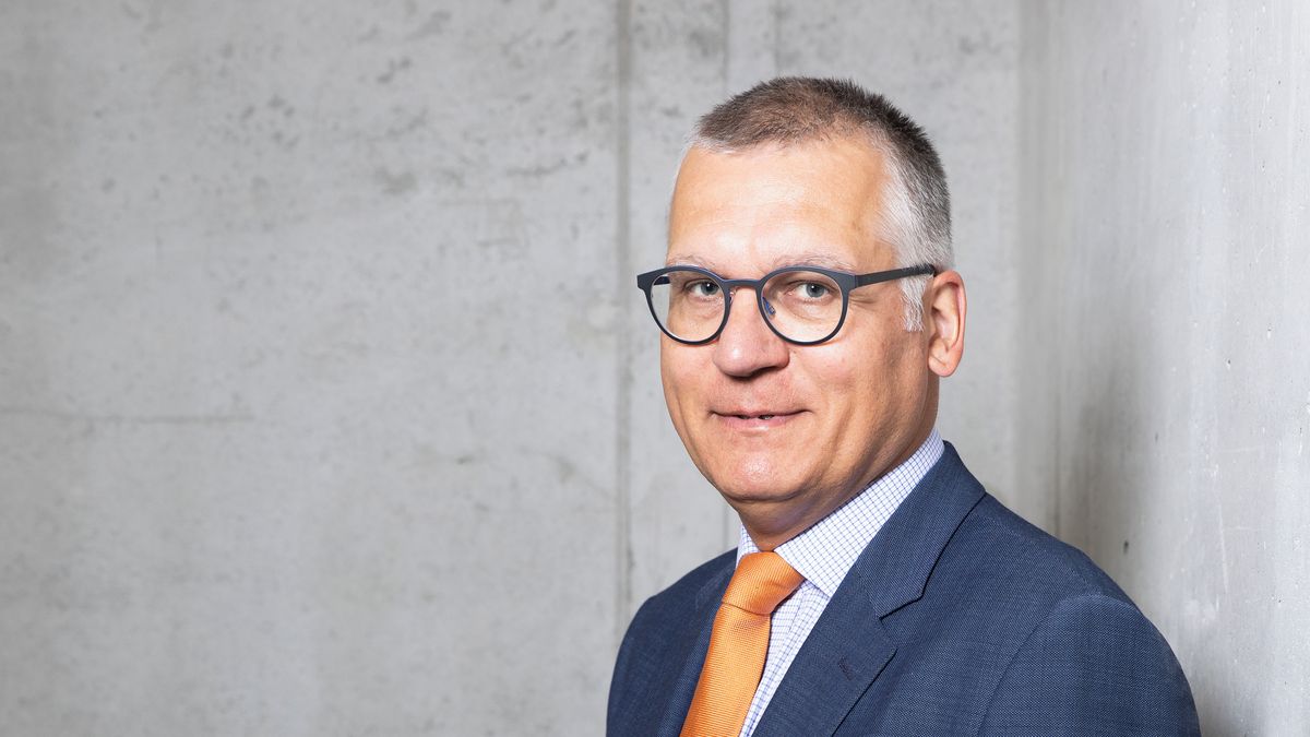 Viceprezident EIB Mora: Budeme půjčovat městům i zbrojařům