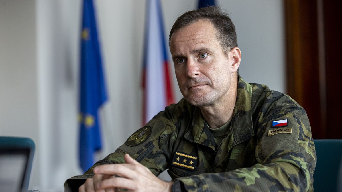 Česká armáda bude potřebovat asi 7500 vojáků navíc, odhaduje Řehka