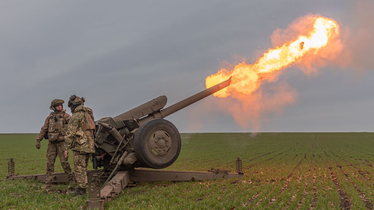 Dělostřelecká munice už není rozhodující, říká expert k Ukrajině