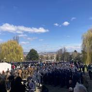 Přišly desítky lidí z řad veřejnosti i armády.