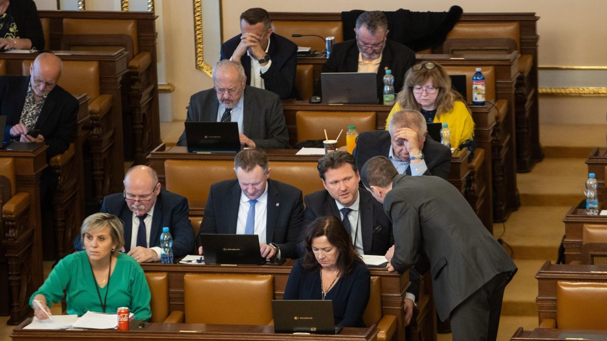 Opozice neprosadila ve Sněmovně debatní body kritické vůči vládě