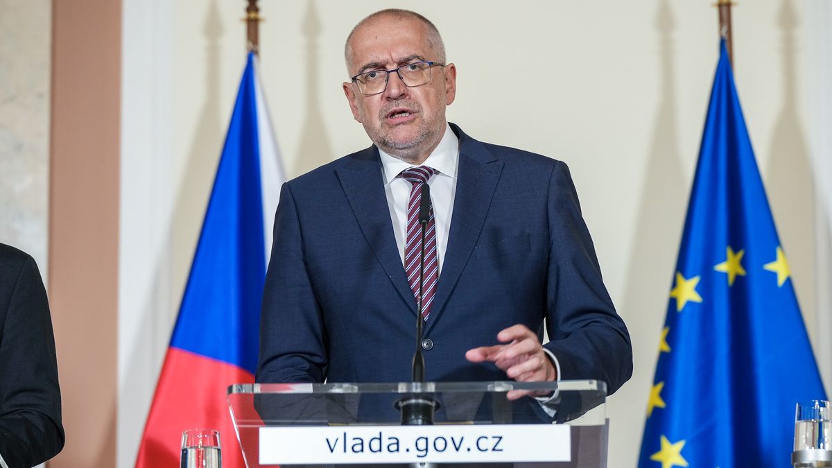 Ministr školství Bek nebude kandidovat do Sněmovny