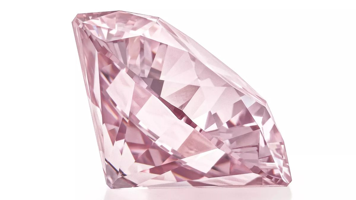 Vzácný růžový diamant se vydražil za čtvrt miliardy