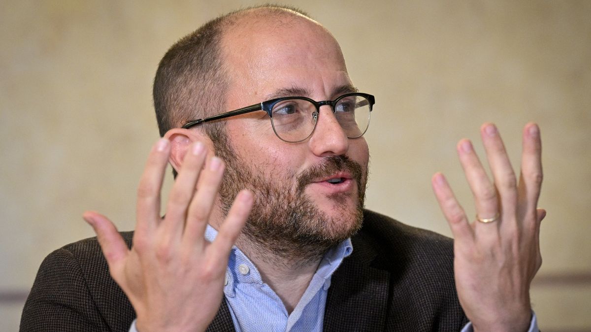 Lokální politici ztratí část moci, propojit obce by ale pomohlo, míní sociolog