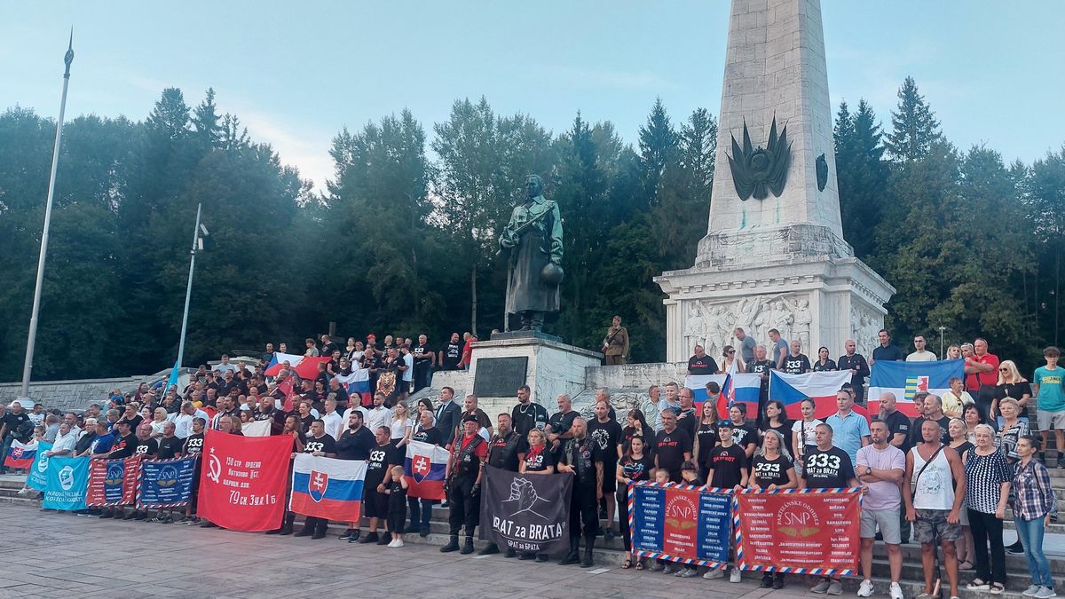 S prokremelskými motorkáři na východě. „Ať si vezmou celou Ukrajinu“