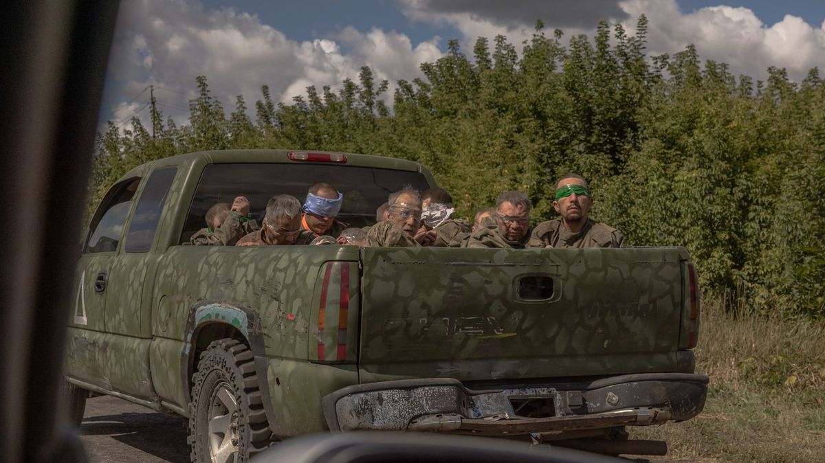 Ukrajinci vzali fotoreportéry k hranici s Ruskem. Takhle to tam vypadá