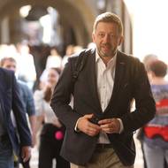 „Když se dívám na ten náš výsledek, tak je ve většině krajů spíše nad očekávání. Takže pro nás to zatím žádné velké zklamání není,“ řekl předseda STAN a ministr vnitra Vít Rakušan.