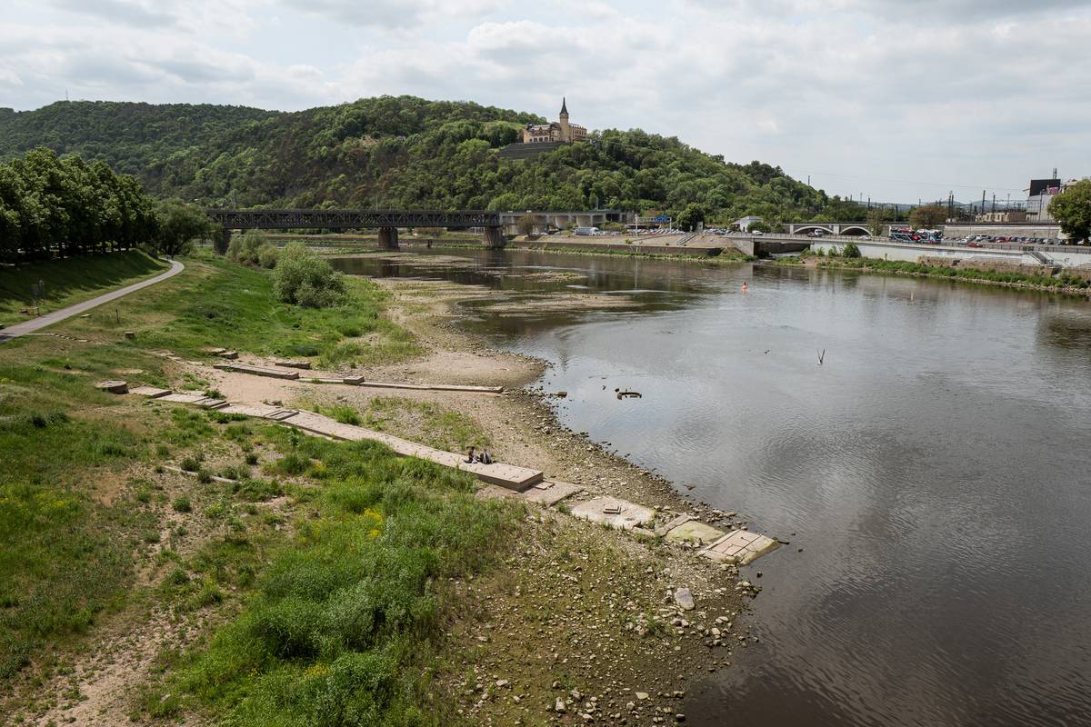Situace na některých úsecích řeky Labe je kvůli suchu kritická už řadu let.