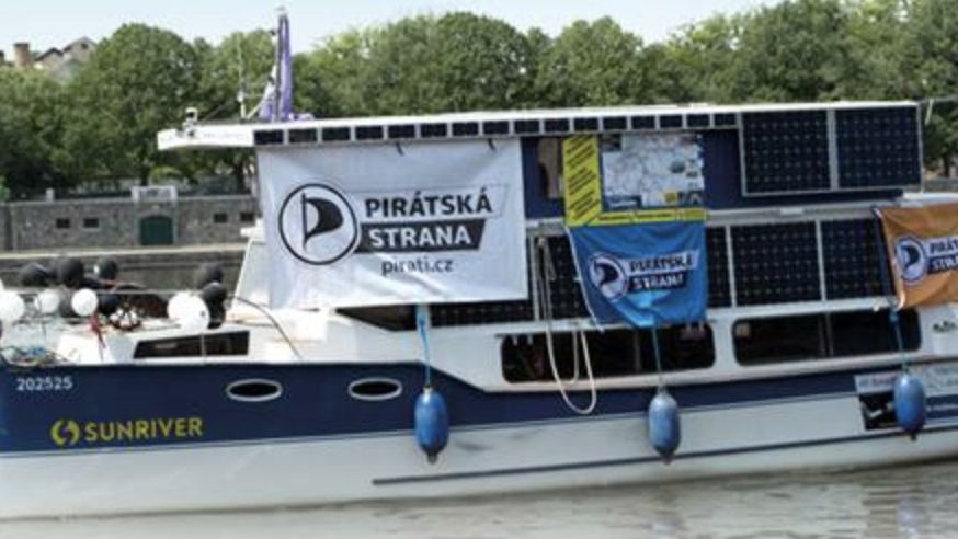 Piráti vypravili loď na plavbu Prague Pride, odpoledne ukážou vlastní Zemák