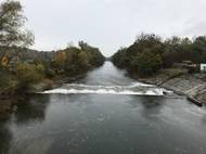 Výusť se vlévá do Bečvy asi sto metrů pod Juřinským mostem. 