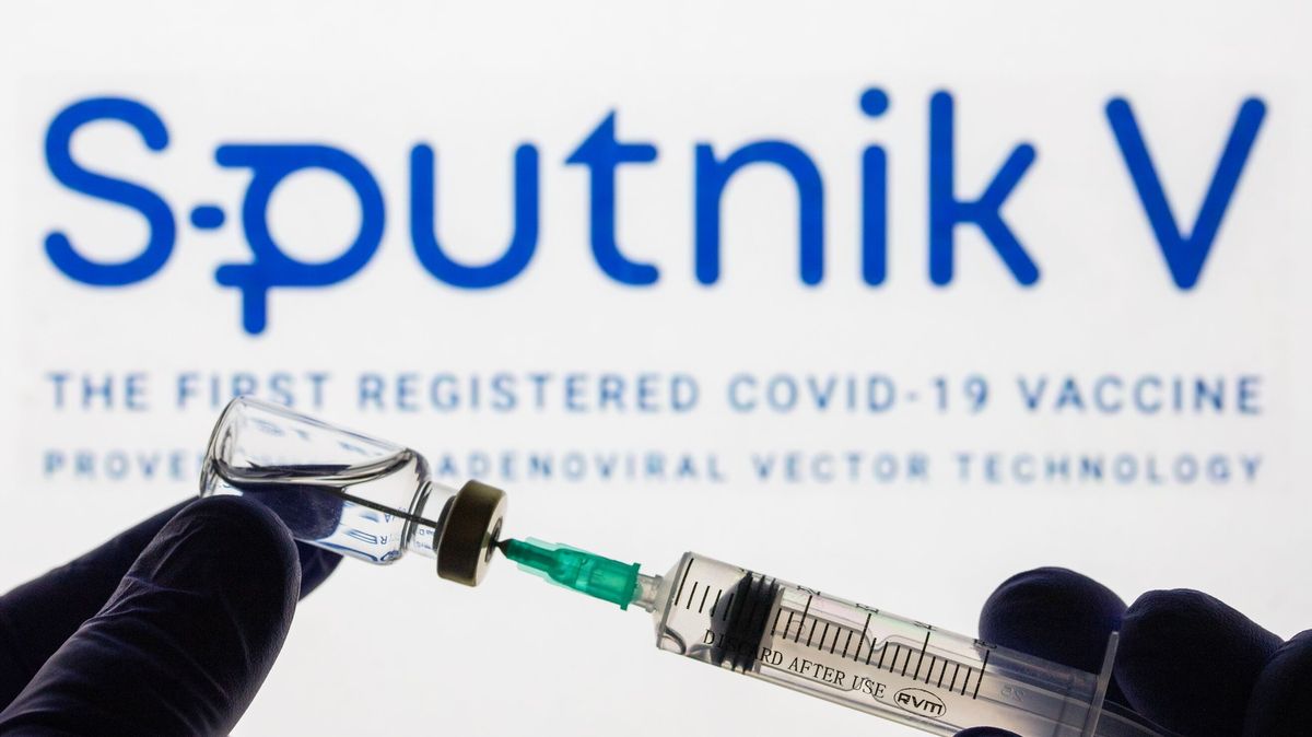 Rusko ukradlo data o vakcíně AstraZeneca. Pak vznikl Sputnik, píší v Británii