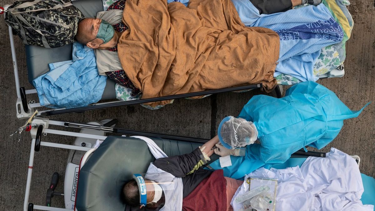 Fotky: V Hongkongu postupuje nákaza rychle. Nemocnice nestíhají
