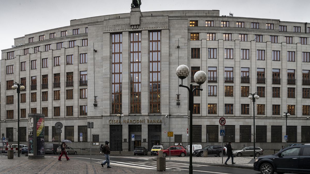 ČNB drží sazby beze změny. I přes nižší inflaci a pokles ekonomiky