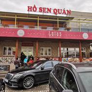 Sapa se podle našeho průvodce neustále modernizuje, proto se i maso od stánků začalo stěhovat do kamenných provozoven evropského střihu, třeba do té s prostým názvem Maso.