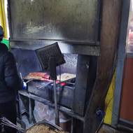 Zájemci o exkurze do Sapy se dostanou do restaurací a bister, do obchodů s exotickými pokrmy, ke stánkům se závitky a koblížky, do buddhistického chrámu i do obřích hal s oblečením.