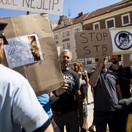 Někteří byli vybaveni transparenty.