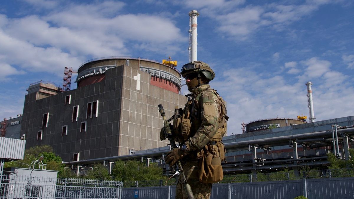 Přes 40 států vyzvalo k odchodu ruských vojáků ze Záporožské elektrárny