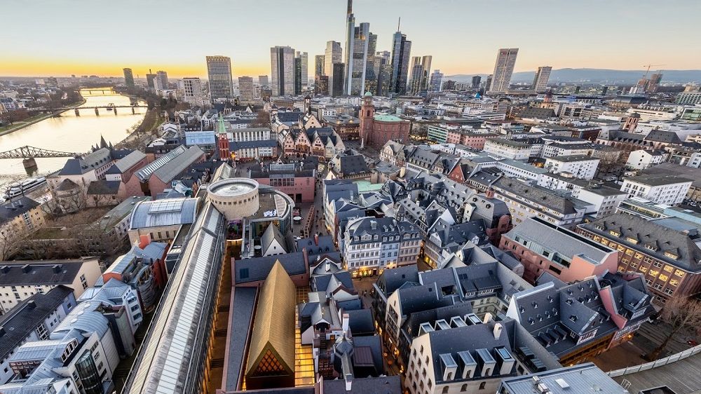 Vzdejte se auta za roční neomezené cestování veřejnou dopravou, láká Frankfurt