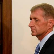 Odvolací pražský vrchní soud následně v září 2014 Janouškovi trest zpřísnil na 4,5 roku ve vězení. Podle soudkyně Jaroslavy Maternové nešlo o dopravní nehodu, ale o „kriminální čin spáchaný na vozovce“. I proto Janouškovi zpřísnila ještě zákaz řízení motorových vozidel z pěti let na sedm. Janoušek tehdy verdikt soudu odmítl komentovat a před novináři utekl.