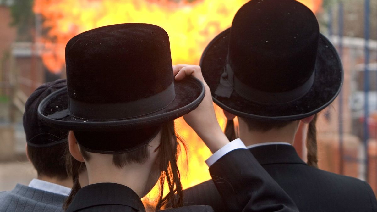 Ortodoxní židovské školy v Británii neučí anglicky. Žáci jsou denně biti