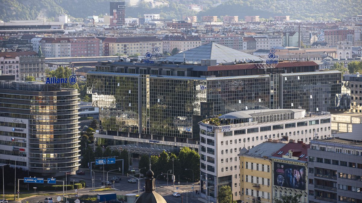 Úřad povolil skupině PPF koupit největší hotel v Česku Hilton Prague